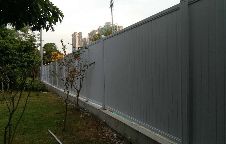 深圳PVC围挡施工广泛应用于工地施工区域或者交通道路上