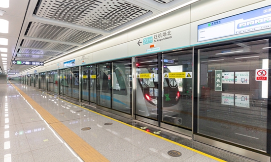 旭东围挡祝贺深圳首条“全自动驾驶”地铁线路（20号线）开通运营